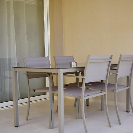 Resitour - Aphrodite Beachfront Pirgos Psilonerou Værelse billede