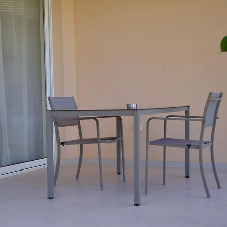Resitour - Aphrodite Beachfront Pirgos Psilonerou Værelse billede