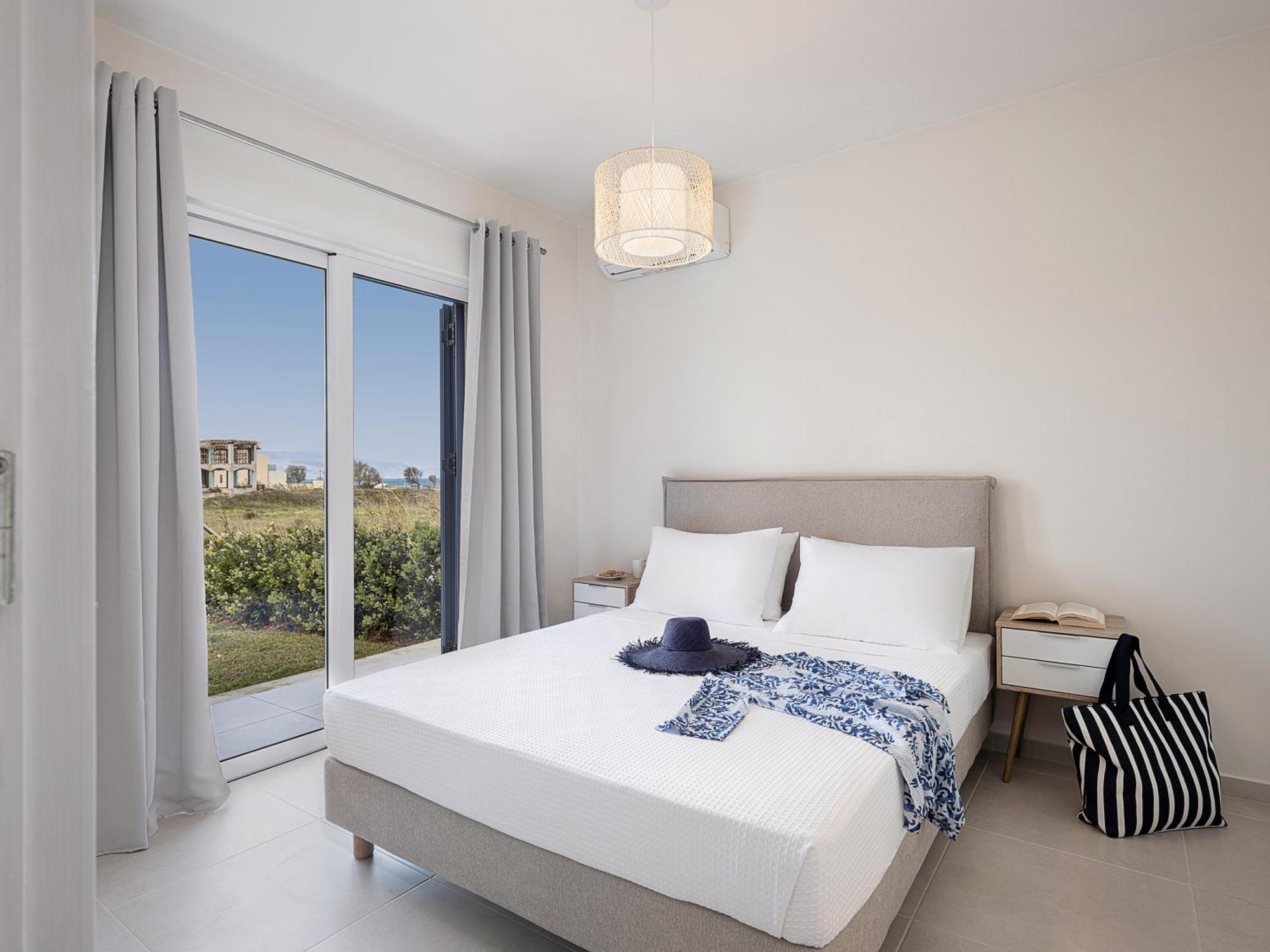 Resitour - Aphrodite Beachfront Pirgos Psilonerou Eksteriør billede
