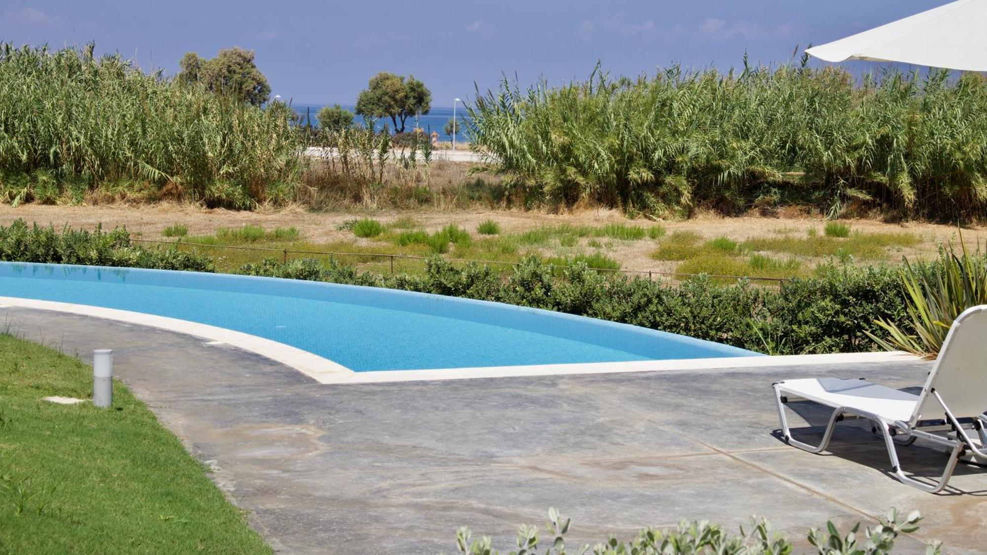 Resitour - Aphrodite Beachfront Pirgos Psilonerou Værelse billede