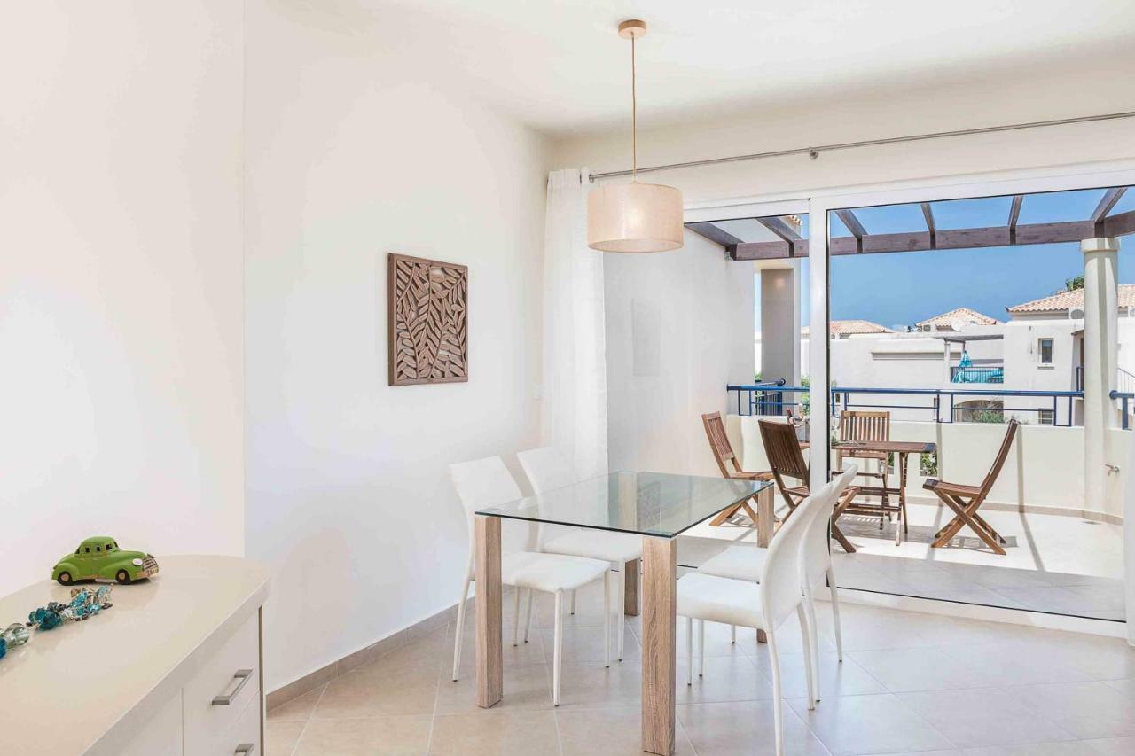 Resitour - Aphrodite Beachfront Pirgos Psilonerou Eksteriør billede
