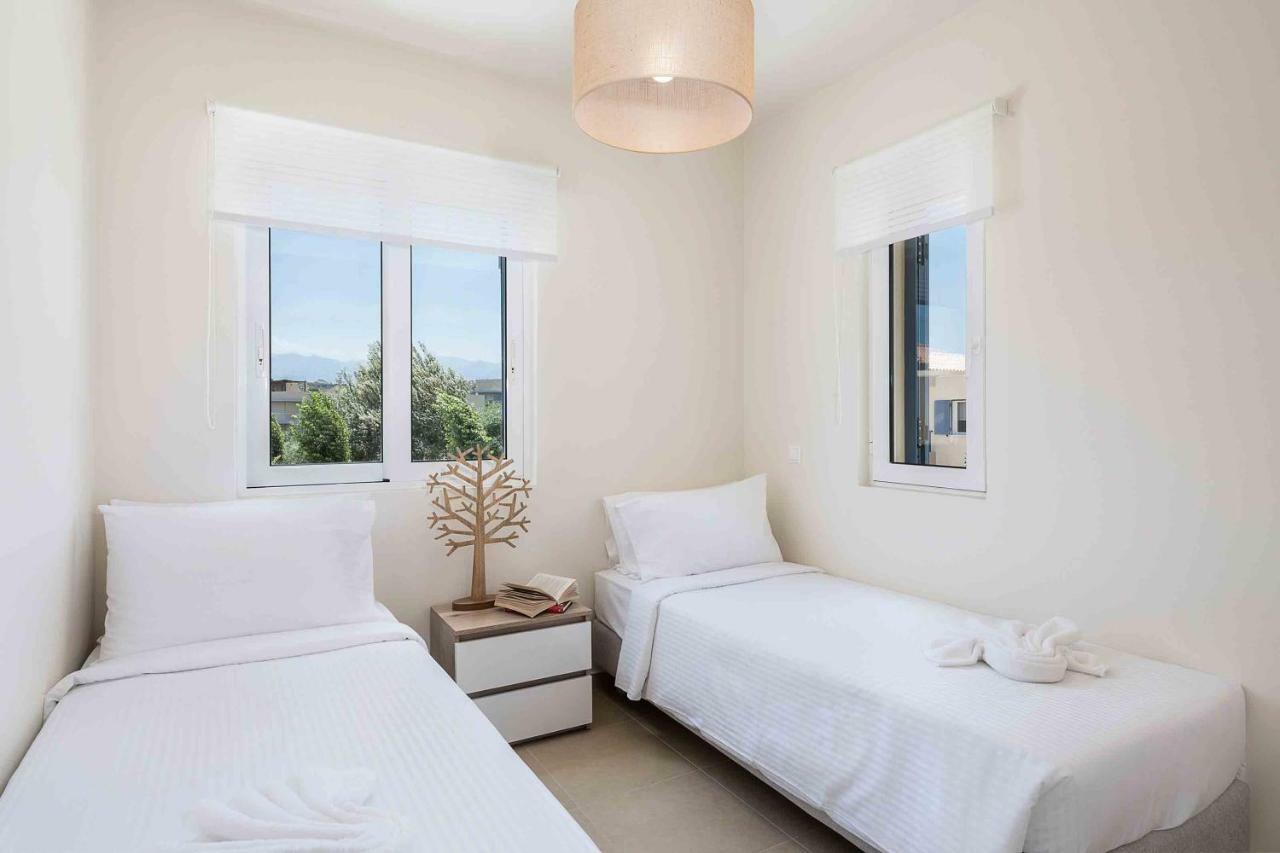 Resitour - Aphrodite Beachfront Pirgos Psilonerou Eksteriør billede