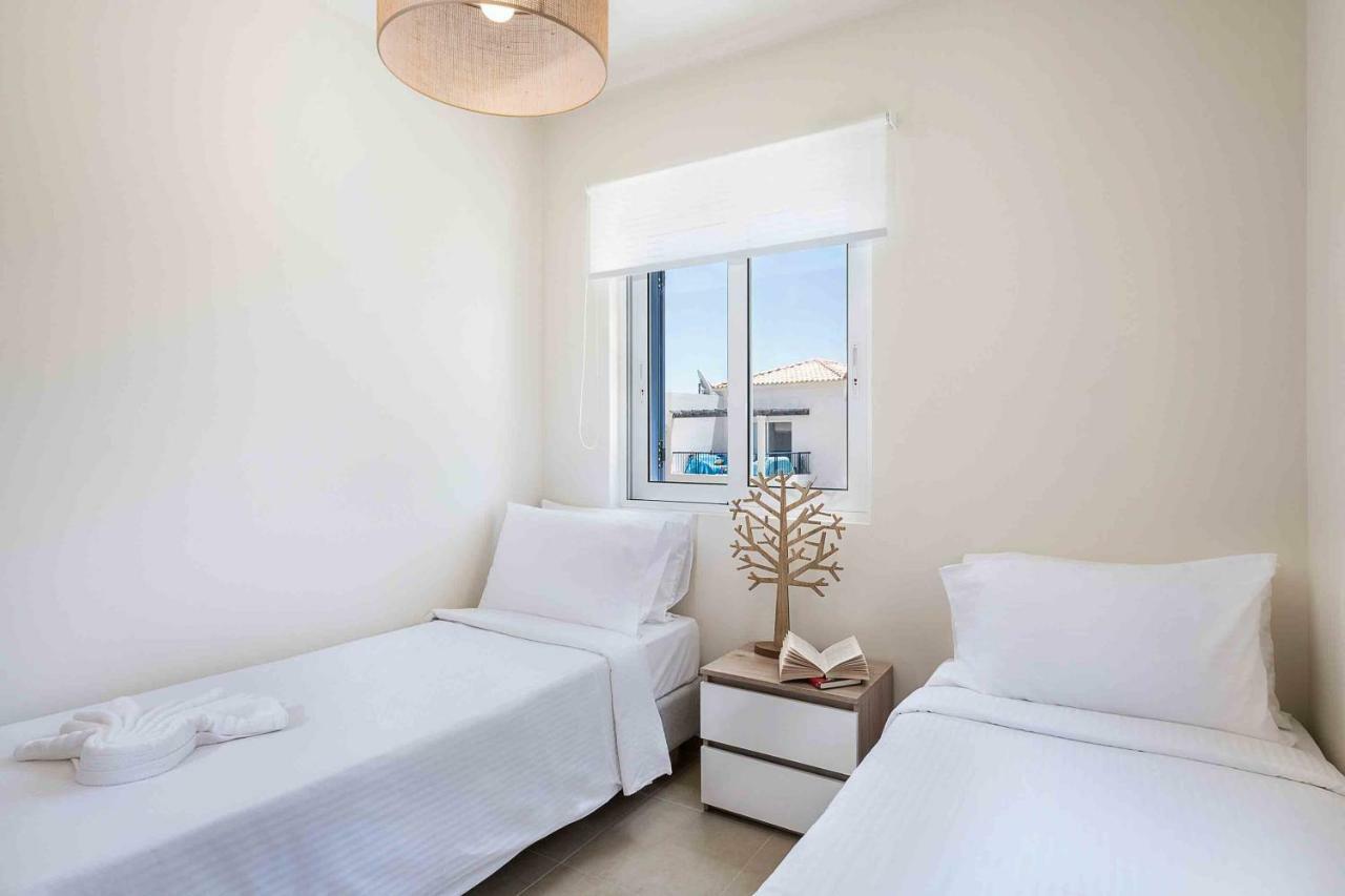 Resitour - Aphrodite Beachfront Pirgos Psilonerou Eksteriør billede